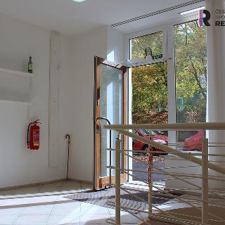 Pronájem obchodu 53 m² Karlovy Vary, Moskevská