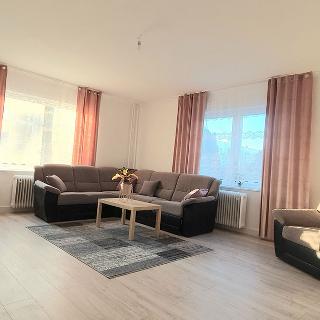 Prodej bytu 3+1 86 m² Praha, Zlenická