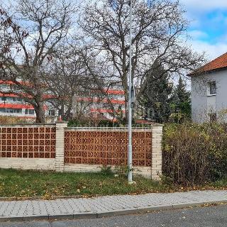 Prodej stavební parcely 1015 m² Slaný