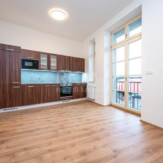 Pronájem bytu 2+kk 39 m² Slaný, Komenského náměstí