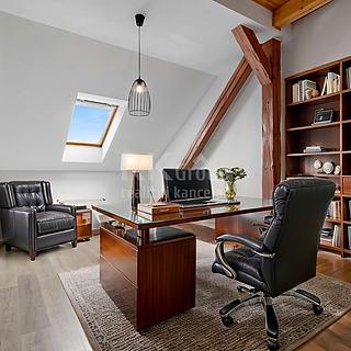 Prodej bytu 4+kk 118 m&sup2; Komárov