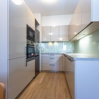 Pronájem bytu 2+kk 64 m² Praha, Argentinská