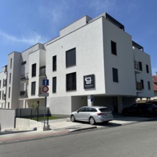 Pronájem bytu 1+kk a garsoniéry 45 m² Zlín, Smetanova