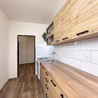 Pronájem bytu 2+1 62 m&sup2; Chomutov