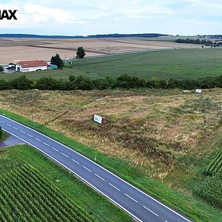 Prodej komerčního pozemku 9212 m&sup2; Kuchařovice