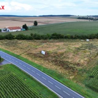 Prodej komerčního pozemku 9212 m&sup2; Kuchařovice