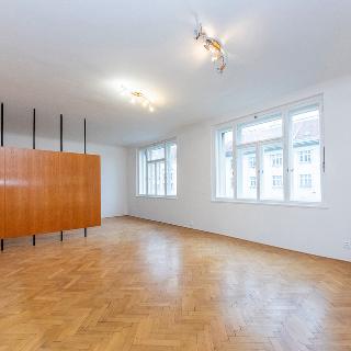 Pronájem bytu 3+1 123 m² Praha, Svatovítská