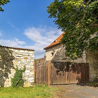 Prodej zemědělské usedlosti 2500 m&sup2; Počedělice