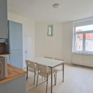 Pronájem bytu 2+kk 48 m² Praha, Bulharská