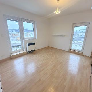 Pronájem bytu 1+kk a garsoniéry 29 m² Praha, U gymnázia