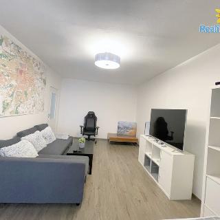 Pronájem bytu 3+1 76 m² Praha, Slévačská