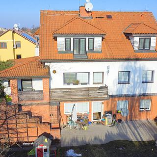 Prodej rodinného domu 300 m&sup2; Zlatníky-Hodkovice