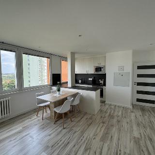 Prodej bytu 3+1 74 m² Praha, Slévačská