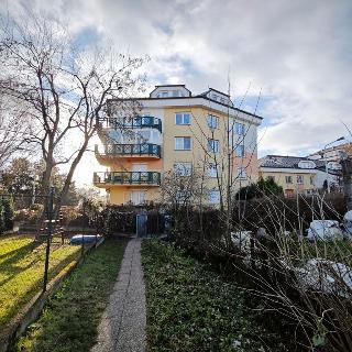 Prodej bytu 4+kk 100 m² Praha, Společná