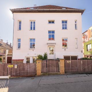 Prodej bytu 2+1 55 m² Brno, Zdráhalova