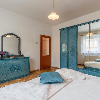 Prodej rodinného domu 221 m² Hrušky, 