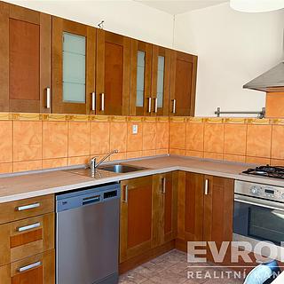 Pronájem bytu 2+1 62 m&sup2; Bruntál
