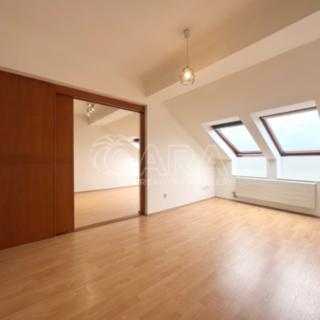 Pronájem bytu 3+1 93 m² Praha Smíchov, Lidická