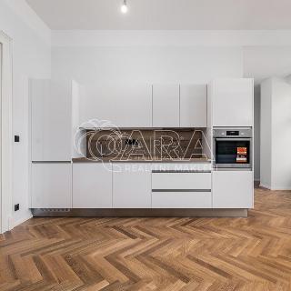 Pronájem bytu 2+1 80 m² Praha, Opatovická