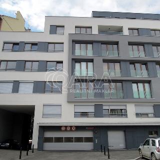 Prodej bytu 1+kk a garsoniéry 28 m² Praha, Bassova