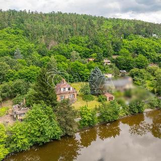 Prodej stavební parcely 1 676 m² Vrané nad Vltavou, Vltavská