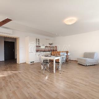 Pronájem bytu 3+kk 85 m² Praha