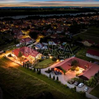 Prodej hotelu, penzionu 1450 m&sup2; Hlohovec