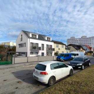 Prodej rodinného domu 74 m² Praha
