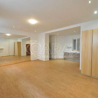 Prodej obchodu 97 m² Praha, Máchova