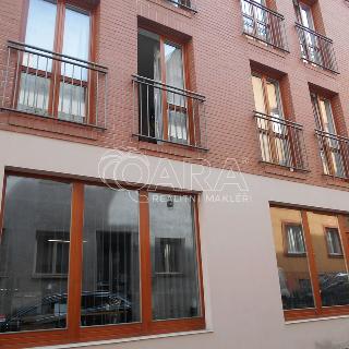 Pronájem bytu 1+kk a garsoniéry 32 m² Praha, Kozácká