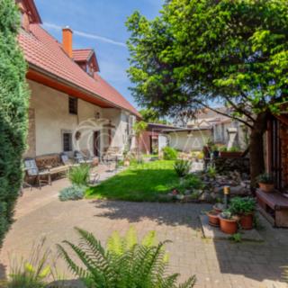 Prodej rodinného domu 388 m² Paračov
