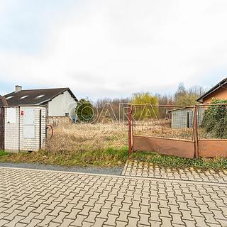 Pronájem komerčního pozemku 585 m&sup2; Dolní Břežany