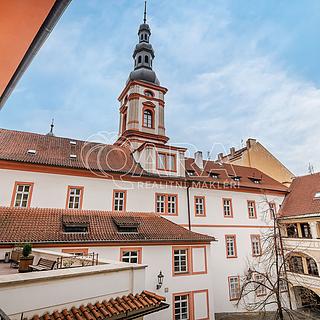 Pronájem kanceláře 371 m² Praha