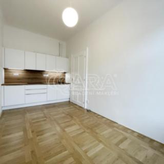 Pronájem bytu 2+kk 38 m² Praha