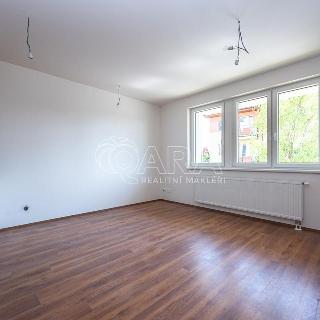 Pronájem bytu 1+kk a garsoniéry 26 m² Unhošť, Karla Čapka