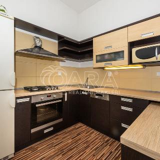 Prodej bytu 2+1 52 m² Hostinné, K. Čapka