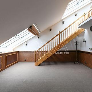 Pronájem kanceláře 127 m&sup2; Praha