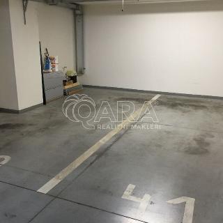 Pronájem garáže 28 m² Praha, Plzeňská