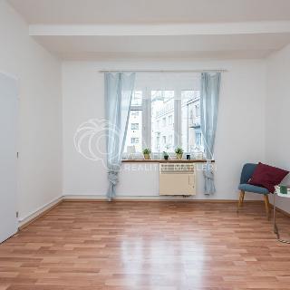 Pronájem bytu 1+kk a garsoniéry 25 m² Praha, Křížová