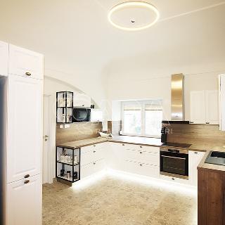 Pronájem bytu 3+kk 105 m² Velké Popovice, Farská