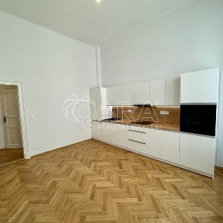 Pronájem bytu 3+1 125 m² Praha, Revoluční