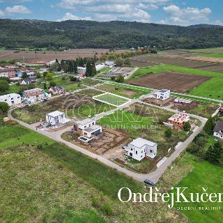 Prodej stavební parcely 908 m² Dobřichovice