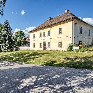 Prodej rodinného domu 500 m² Všejany, U Školy