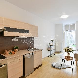 Prodej bytu 2+kk 37 m² Praha, Pod Labuťkou