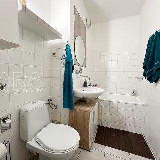 Pronájem bytu 1+kk a garsoniéry 32 m² Český Krumlov, Urbinská