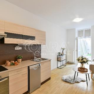 Prodej bytu 2+kk 37 m² Praha, Pod Labuťkou