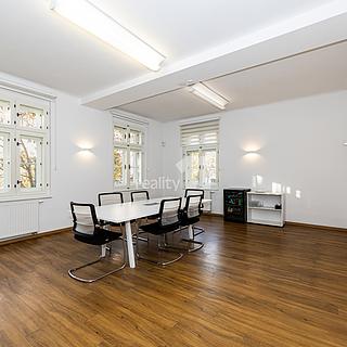 Pronájem kanceláře 200 m² Praha