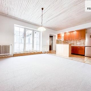 Pronájem bytu 3+kk 87 m² Kroměříž, Riegrovo náměstí