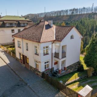 Prodej rodinného domu 468 m² Rataje nad Sázavou, náměstí Míru