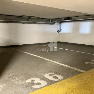 Prodej garáže 13 m² Praha, Karlovarská